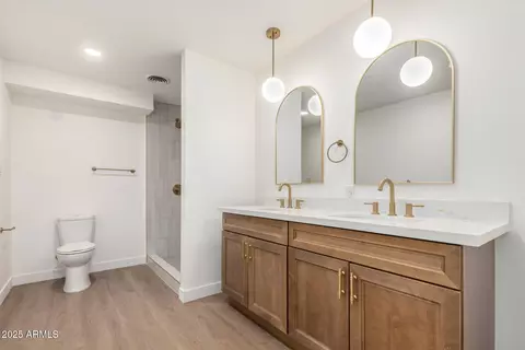 Bath - 1202 E Palmaire Ave, Phoenix, AZ 85020 photo 3 of 5
