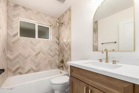 Bath - 1202 E Palmaire Ave, Phoenix, AZ 85020 photo 2 of 5