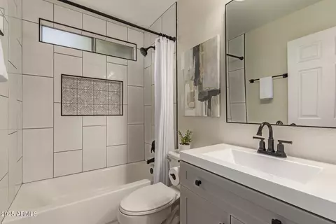 Bath - 1338 E Tonto Ln, Phoenix, AZ 85024 photo 2 of 2