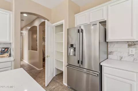 Kitchen - 4159 E Shannon St, Gilbert, AZ 85295 photo 5 of 6