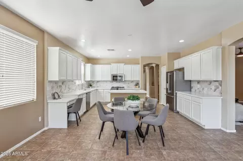 Kitchen - 4159 E Shannon St, Gilbert, AZ 85295 photo 6 of 6