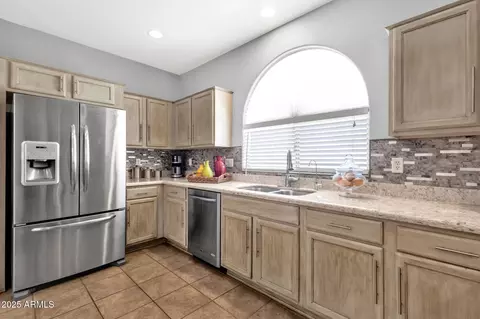 Kitchen - 4092 E Donato Dr, Gilbert, AZ 85298 photo 3 of 4