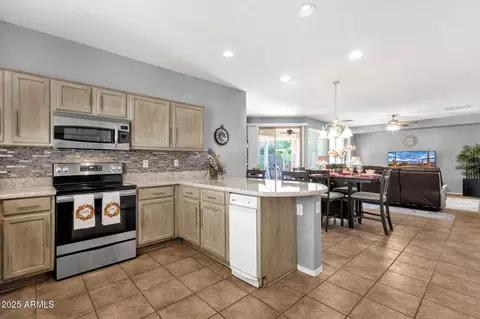 Kitchen - 4092 E Donato Dr, Gilbert, AZ 85298 photo 2 of 4