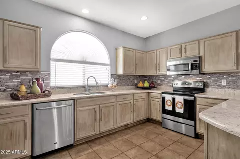 Kitchen - 4092 E Donato Dr, Gilbert, AZ 85298 photo 4 of 4