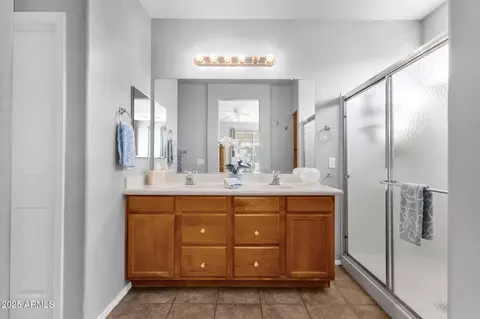 Bath - 4092 E Donato Dr, Gilbert, AZ 85298 photo 2 of 3