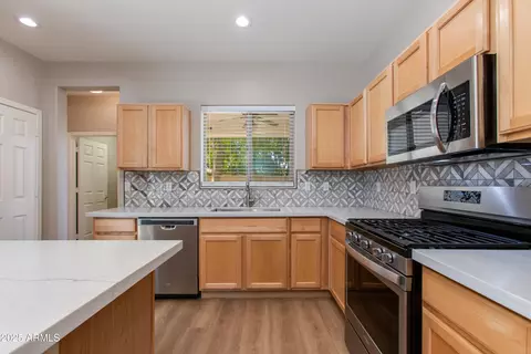 Kitchen - 7727 E Butte St, Mesa, AZ 85207 photo 2 of 3