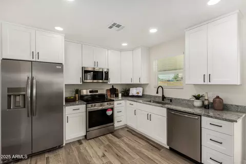 Kitchen - 329 W Aspen Ave, Gilbert, AZ 85233 photo 2 of 3