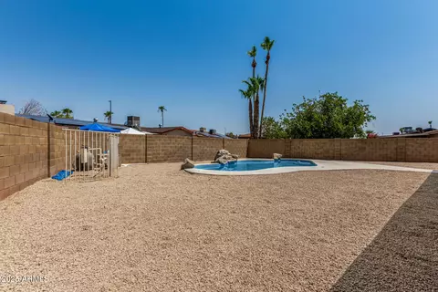 Exterior - 329 W Aspen Ave, Gilbert, AZ 85233 photo 7 of 9