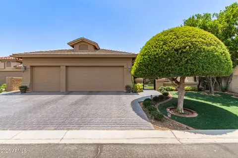 10015 E Nacoma Ct, Sun Lakes, AZ 85248