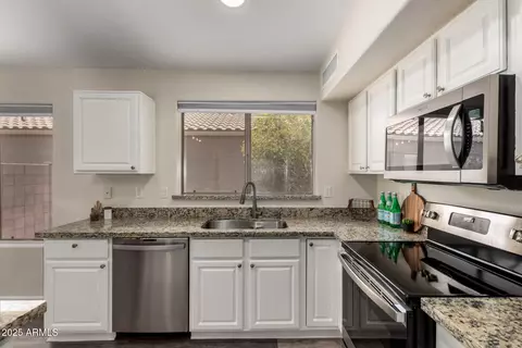 Kitchen - 3961 E Lexington Ave, Gilbert, AZ 85234 photo 4 of 4