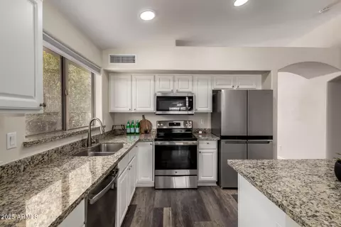 Kitchen - 3961 E Lexington Ave, Gilbert, AZ 85234 photo 2 of 4