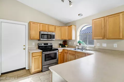 Kitchen - 9836 E Osage Ave, Mesa, AZ 85212 photo 2 of 4