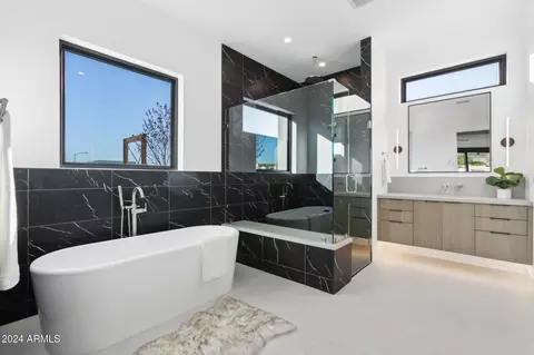 Bath - 1819 E Myrtle Ave, Phoenix, AZ 85020 photo 2 of 5