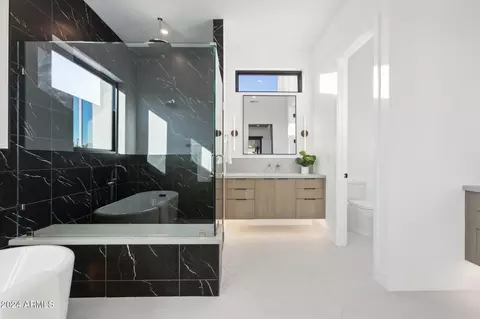 Bath - 1819 E Myrtle Ave, Phoenix, AZ 85020 photo 1 of 5