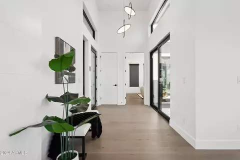 Entry Way - 1819 E Myrtle Ave, Phoenix, AZ 85020 photo 2 of 4
