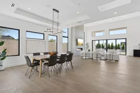 Dining - 1819 E Myrtle Ave, Phoenix, AZ 85020 photo 3 of 4
