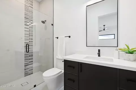 Bath - 1819 E Myrtle Ave, Phoenix, AZ 85020 photo 5 of 5