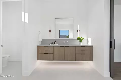 Bath - 1819 E Myrtle Ave, Phoenix, AZ 85020 photo 3 of 5