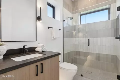 Bath - 1819 E Myrtle Ave, Phoenix, AZ 85020 photo 4 of 5