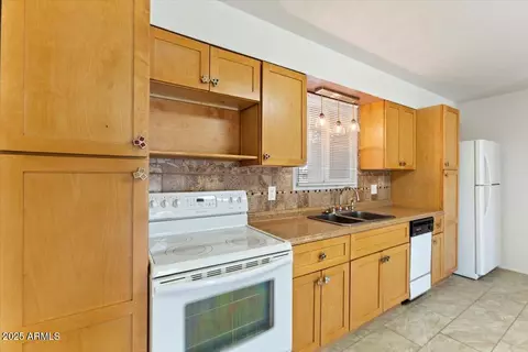 711 E Laurel Dr #13, Casa Grande, AZ 85122
