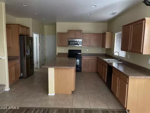 2431 N 83rd Dr, Phoenix, AZ 85037