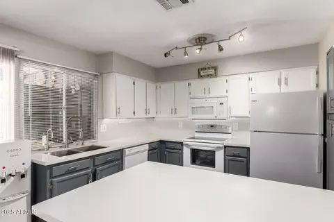 4043 E Burgess Ln, Phoenix, AZ 85042 photo 11