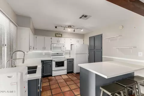 4043 E Burgess Ln, Phoenix, AZ 85042 photo 10