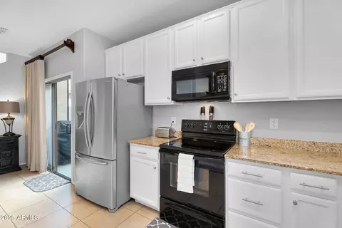 Kitchen - 3111 E Hobart St, Gilbert, AZ 85296 photo 3 of 3