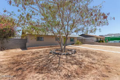 Exterior - 8437 S 5th Dr, Phoenix, AZ 85041 photo 1 of 6