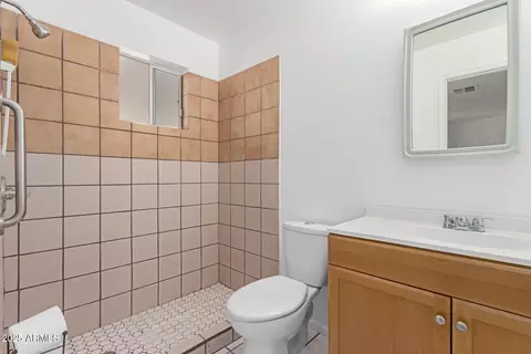 Bath - 8437 S 5th Dr, Phoenix, AZ 85041 photo 1 of 2