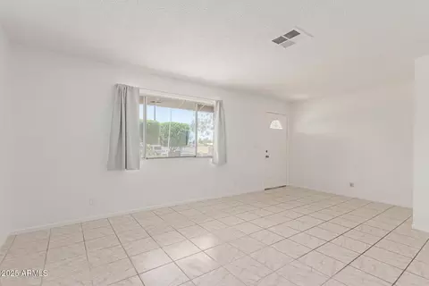 Living - 8437 S 5th Dr, Phoenix, AZ 85041 photo 3 of 4