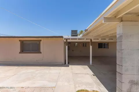 Exterior - 8437 S 5th Dr, Phoenix, AZ 85041 photo 5 of 6