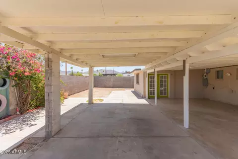 Exterior - 8437 S 5th Dr, Phoenix, AZ 85041 photo 4 of 6