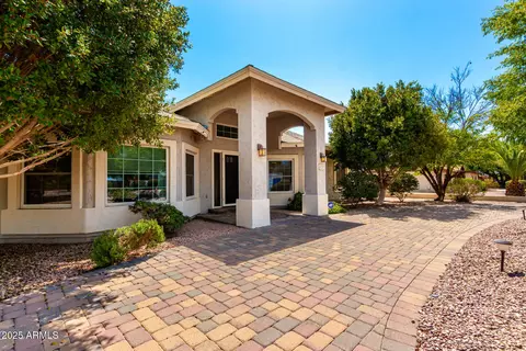 6729 W Villa Theresa Dr, Glendale, AZ 85308