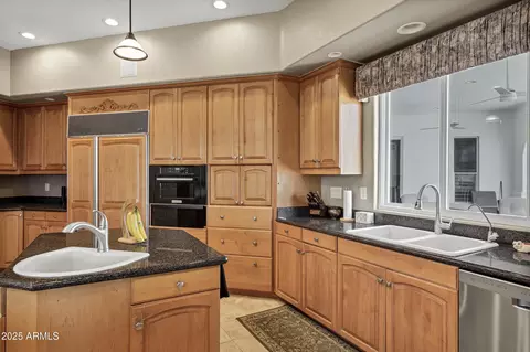 Kitchen - 4386 E Harwell Ct, Gilbert, AZ 85234 photo 4 of 8