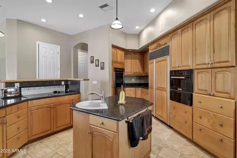 Kitchen - 4386 E Harwell Ct, Gilbert, AZ 85234 photo 5 of 8