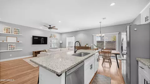 4931 S 11th Pl, Phoenix, AZ 85040 photo 9