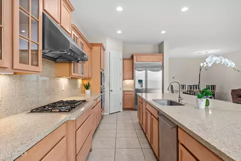 Kitchen - 2040 E Geronimo St, Chandler, AZ 85225 photo 2 of 2
