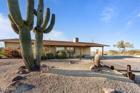 860 Falcon Dr, Wickenburg, AZ 85390