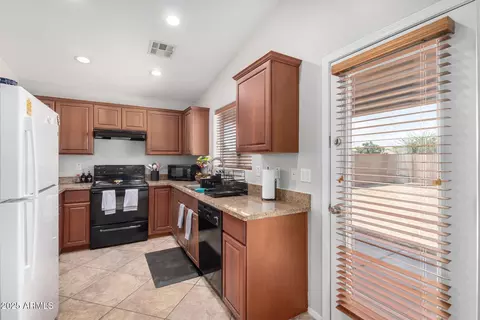 Kitchen - 4620 S 24th Ln, Phoenix, AZ 85041 photo 1 of 2