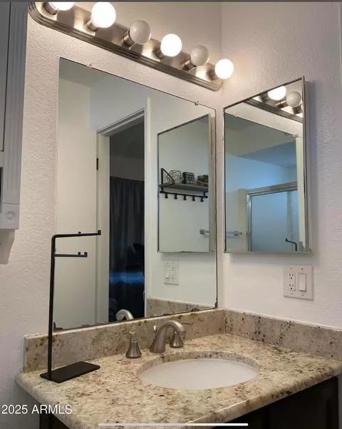 Bath - 4138 N 79th Ave, Phoenix, AZ 85033 photo 3 of 4