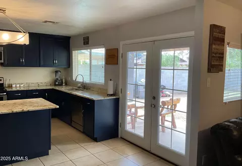 Kitchen - 4138 N 79th Ave, Phoenix, AZ 85033 photo 2 of 3