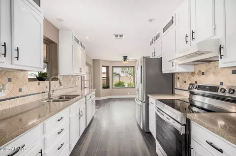 Kitchen - 1061 N Arroya Rd, Apache Junction, AZ 85119 photo 2 of 2