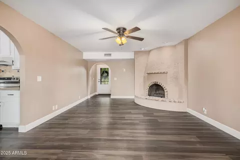 Living - 1061 N Arroya Rd, Apache Junction, AZ 85119 photo 2 of 5