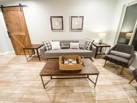 Living - 1901 E Ocotillo Rd, Phoenix, AZ 85016 photo 2 of 5