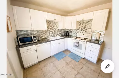 Kitchen - 1901 E Ocotillo Rd, Phoenix, AZ 85016 photo 8 of 8