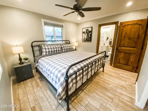 Bedroom - 1901 E Ocotillo Rd, Phoenix, AZ 85016 photo 5 of 11
