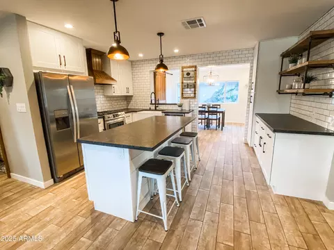 Kitchen - 1901 E Ocotillo Rd, Phoenix, AZ 85016 photo 2 of 8