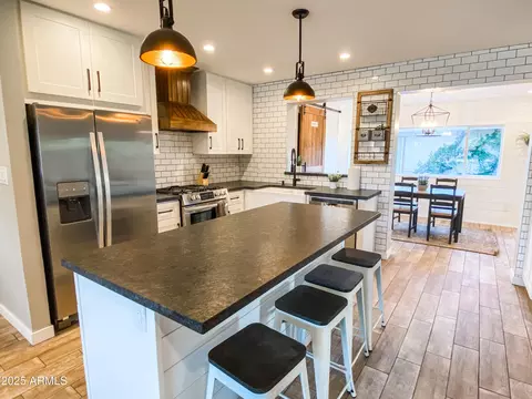 Kitchen - 1901 E Ocotillo Rd, Phoenix, AZ 85016 photo 5 of 8
