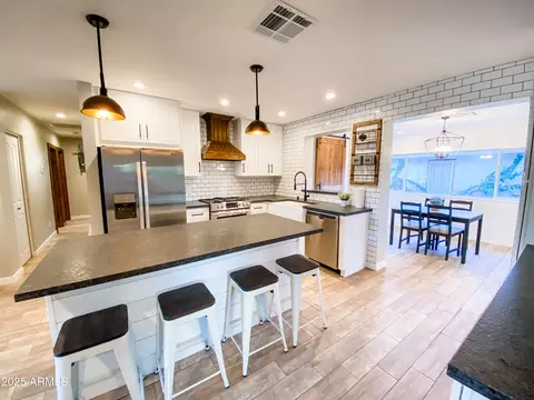 Kitchen - 1901 E Ocotillo Rd, Phoenix, AZ 85016 photo 6 of 8